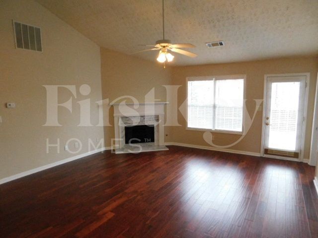 Building Photo - 830 James Ridge Dr