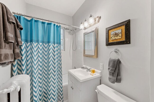 Building Photo - 536 Hawthorne Ln