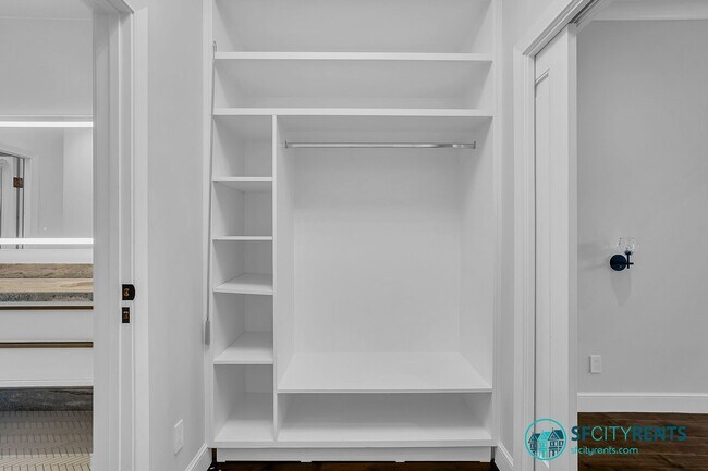 Building Photo - Russian Hill: Remodeled Top Floor Flat w/ In-Unit Washer & Dryer, A/C, Private Roof Deck, Sauna, ...