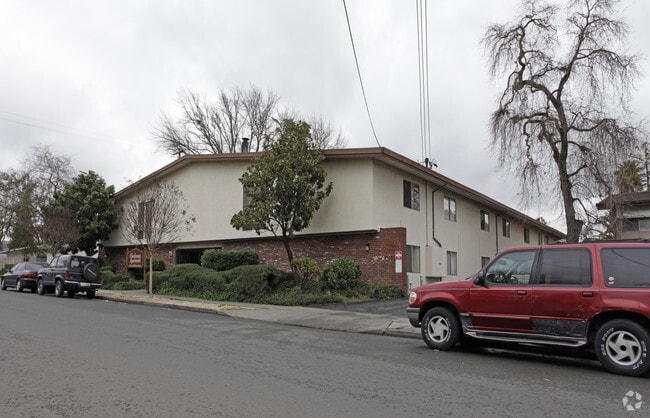 Building Photo - Chardonnay Apartments