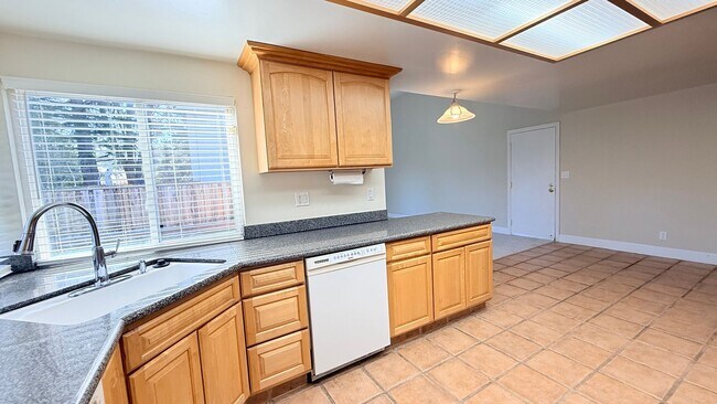 Building Photo - Charming and Move-in Ready, 4BD/2BA, Single-Story Home in Twin Creeks South Estates, San Ramon- A...