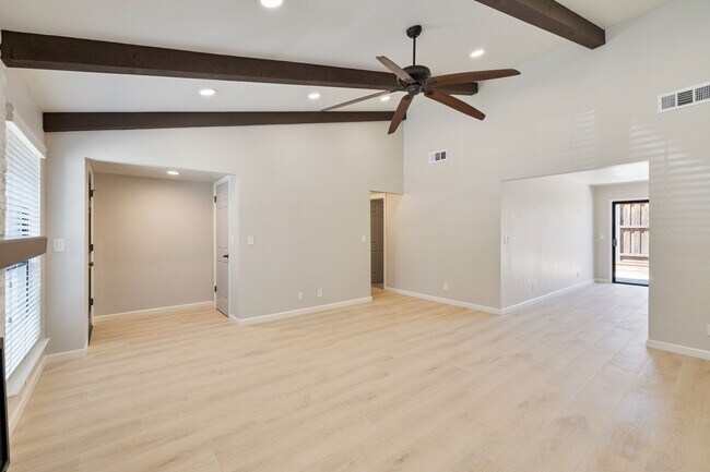 Building Photo - 1541 E Fairmont Ave