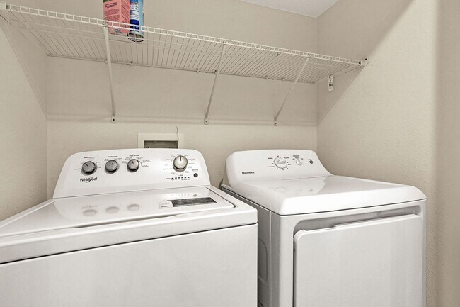 Building Photo - 2 bedroom/ 2.5 bathroom townhome in St Augustine!