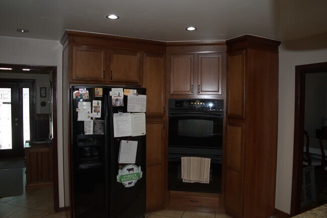 Building Photo - 2744 S Golden Way