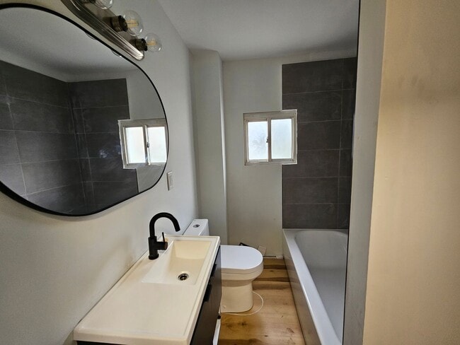 Building Photo - Fully Updated 4 bedroom 1 bathroom
