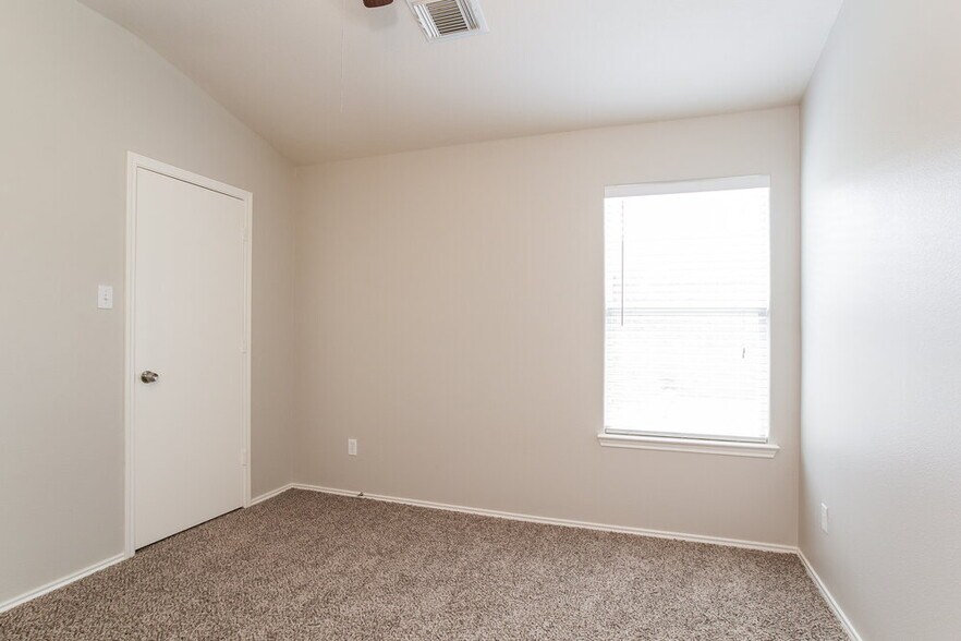 Building Photo - 20110 Pinto Ridge Dr