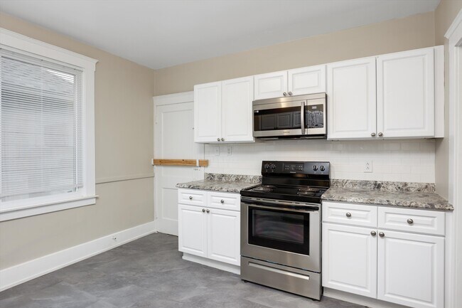 Building Photo - 1471 Wayburn St