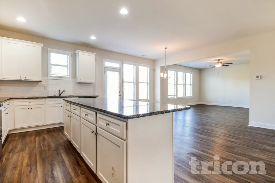 Building Photo - 4392 Bella View Dr