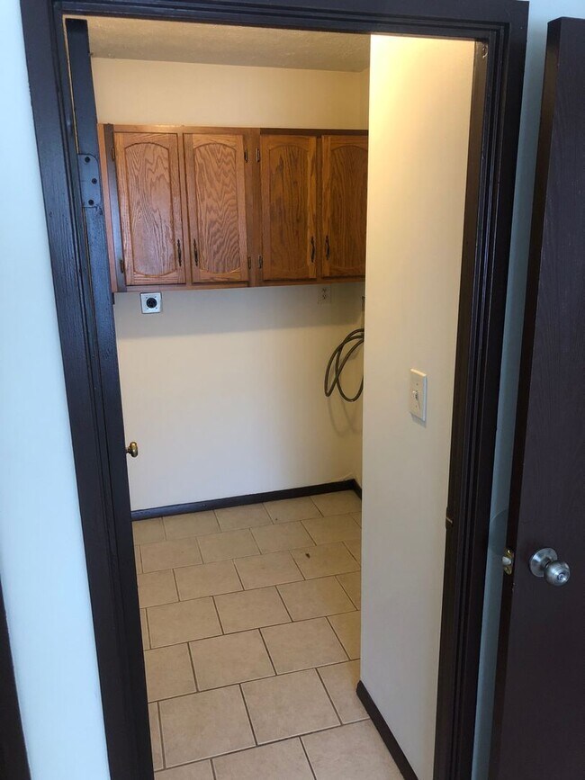 Building Photo - Updated 2 Bedroom Units with w/d hookup in...