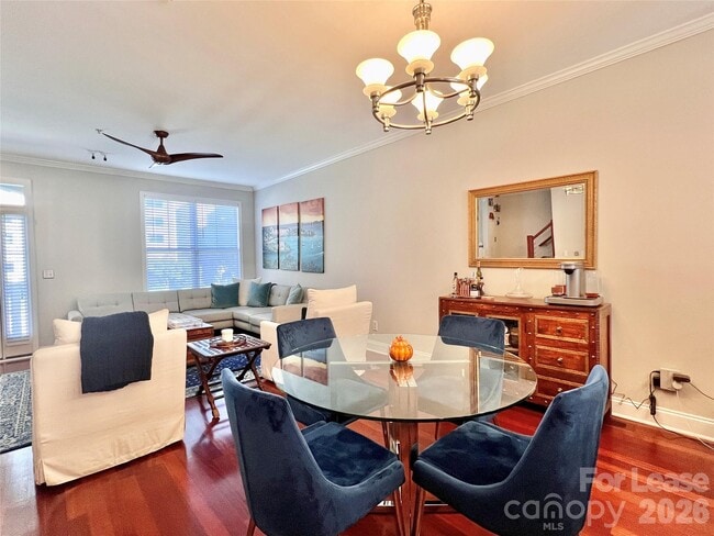 Building Photo - 833 W 4th St