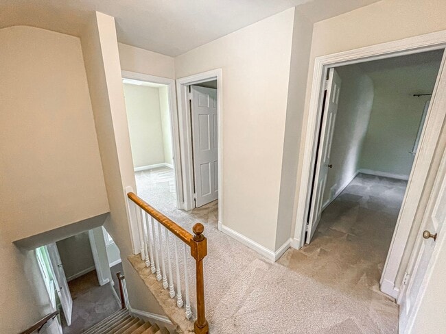 Building Photo - Classic 3 Bedroom 1.5 Bathroom Colonial In...