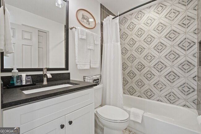 Building Photo - 17 N Wesley Ridge