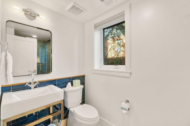 Building Photo - 1500 W Mulberry St