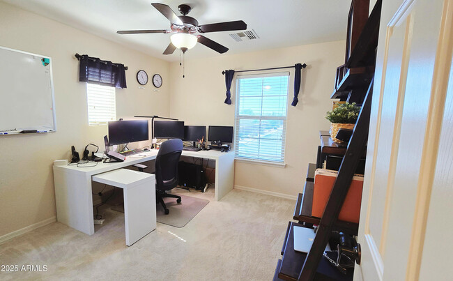 Building Photo - 702 W San Carlos Way