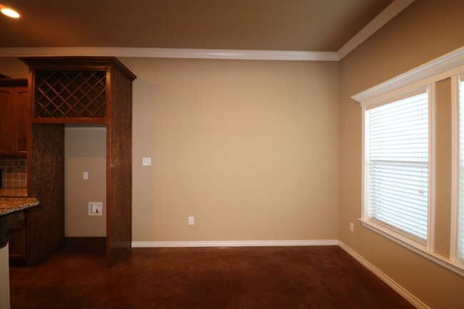 Building Photo - 4  Bedroom Single Famly Home -  Available ...