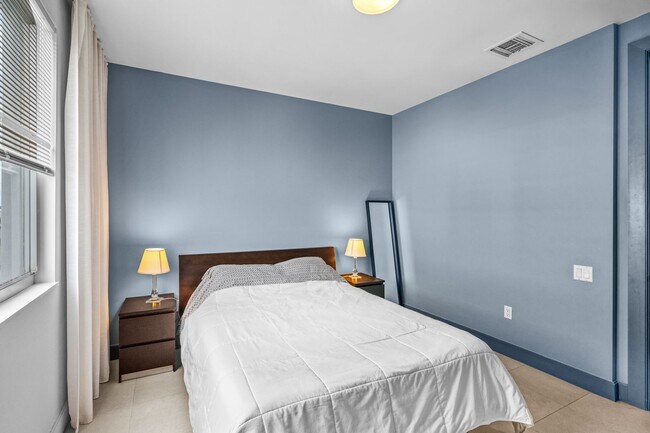 Building Photo - Monthly rental for Season , ( min 4 months)