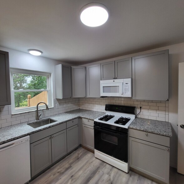 Building Photo - 549 Cumberland Rd