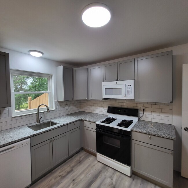 Building Photo - 549 Cumberland Rd