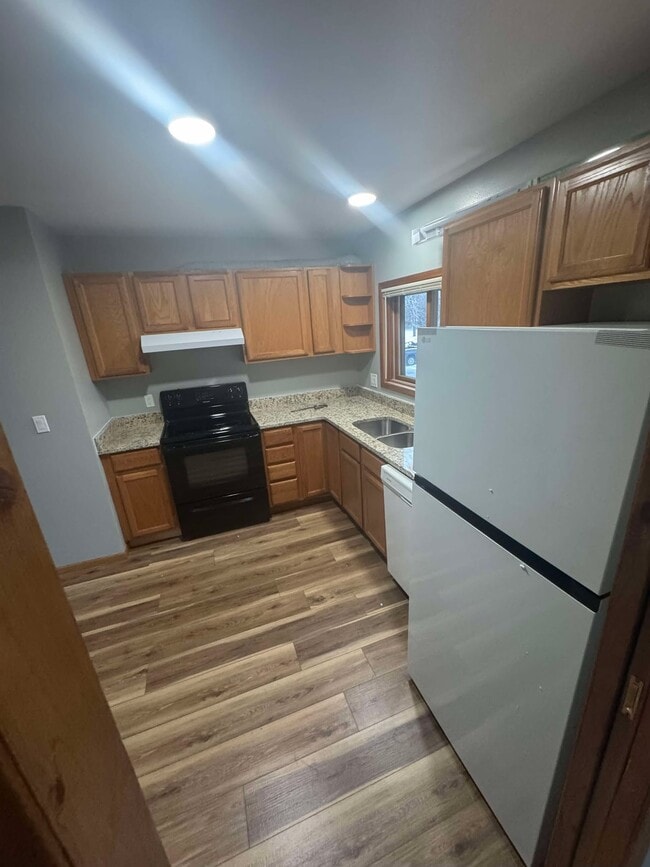 Building Photo - 821 Island Ct