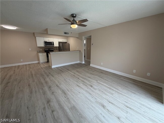 Building Photo - 5315 Summerlin Rd