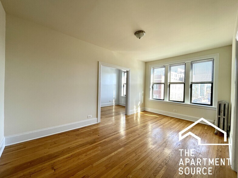 Building Photo - 2714 N Sawyer Ave