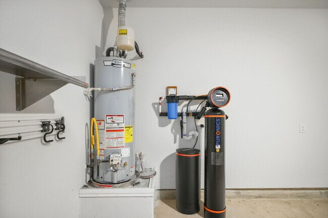 Building Photo - 3/2 Available Now in Converse - 1 MONTH FREE