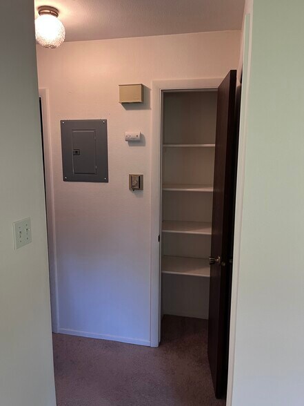 Building Photo - 2600 Parklake Ct