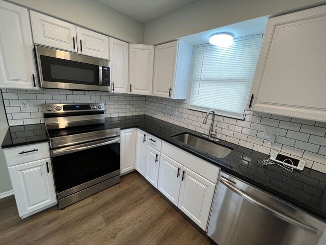Building Photo - Updated 3-Bedroom Home with Garage in a Cul-de-Sac