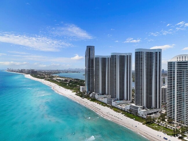 Building Photo - 15901 Collins Ave