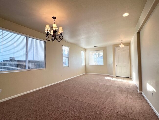 Building Photo - 1732 Hiawatha Dr