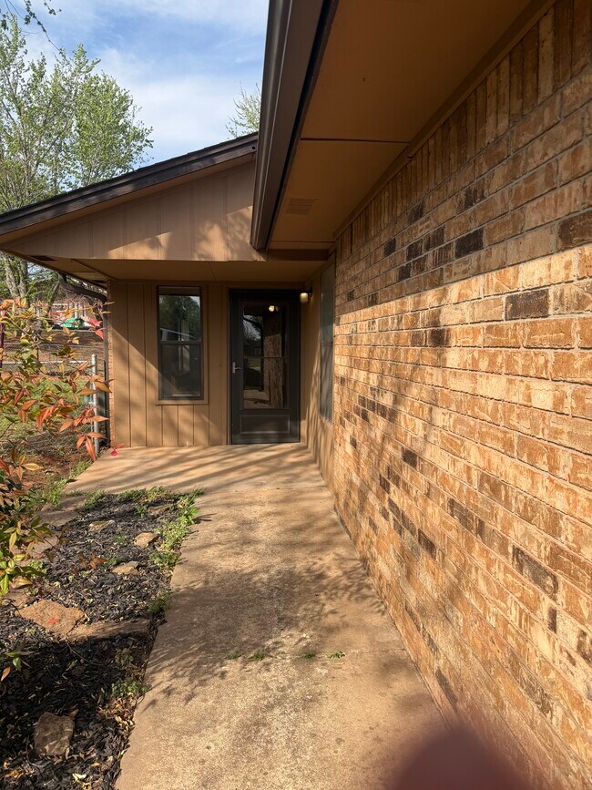 Building Photo - 418 Britton Ct