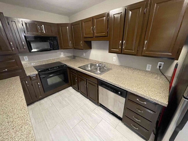 Building Photo - Smyrna - 3BR / 2BA