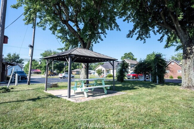 Building Photo - "Charming 1-Bedroom Retreat in Greenfield ...