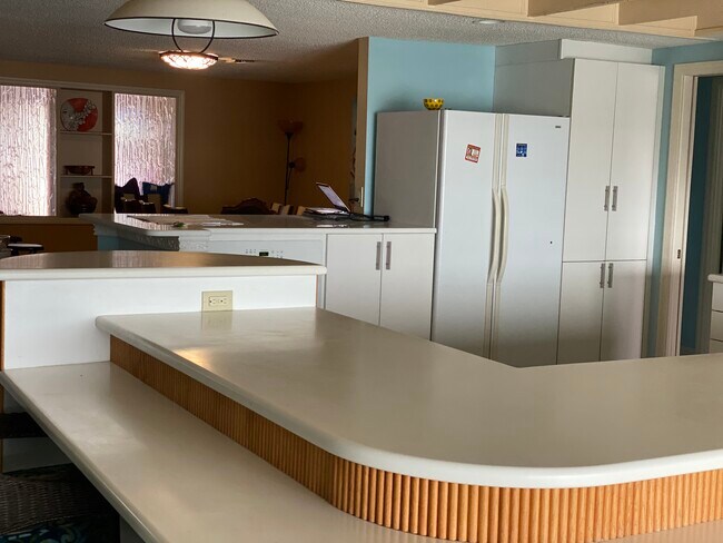 Kitchen and dining area - 160 Stanford Dr