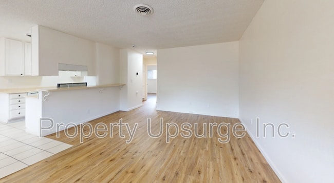 Building Photo - 2072 Victor Ave