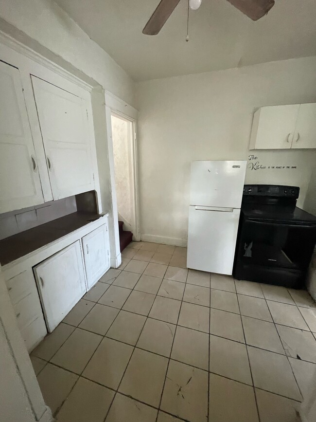 Building Photo - 733 Crandall Ave