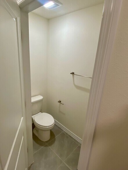 Building Photo - 392 Preston Cv Dr