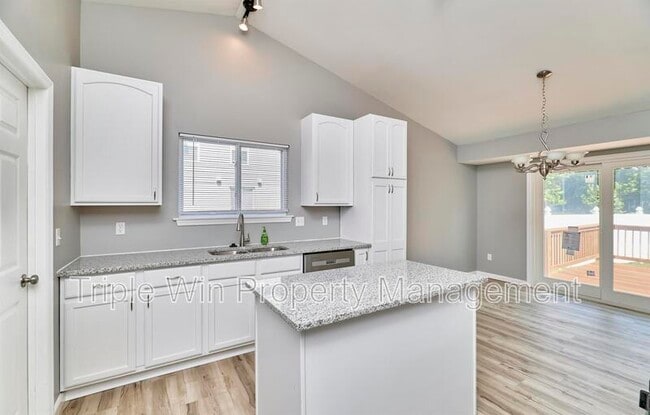 Building Photo - 4927 Triple Tree Ct