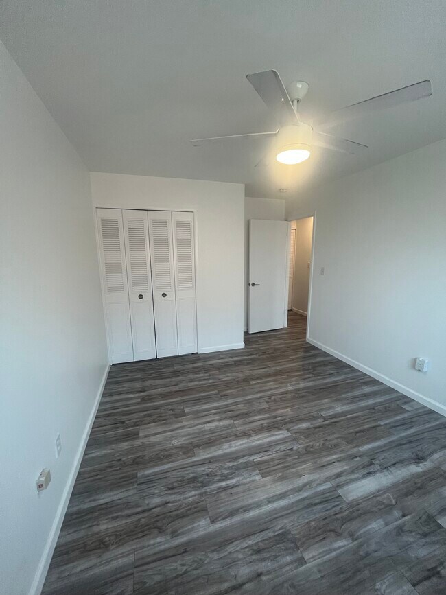 Building Photo - 2655 E Maple Rd