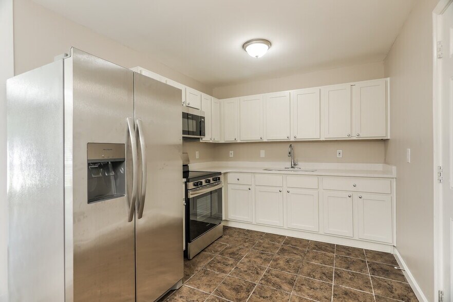 Building Photo - 232 Glenvalley Ln NW