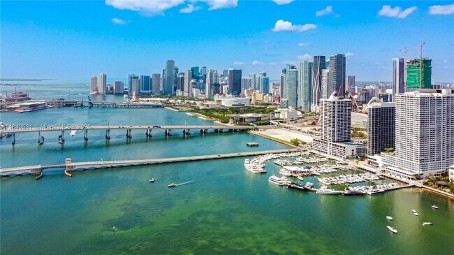 Building Photo - 1800 N Bayshore Dr