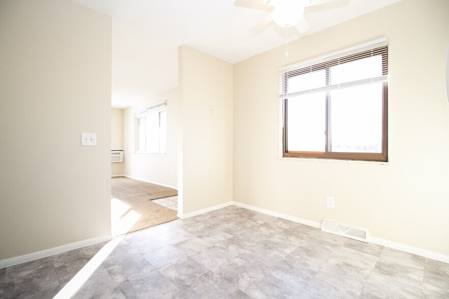 Building Photo - 1597 Walbridge Ave