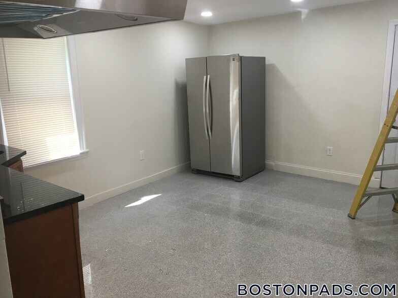 Building Photo - 12 Logan St