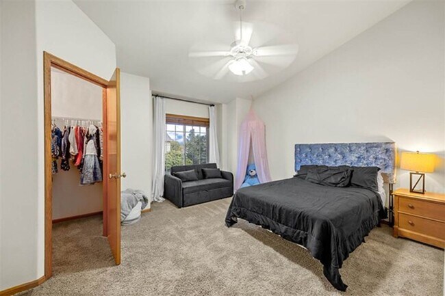 Building Photo - 2 Bedroom, 2-1/2 Bath Townhouse on Iowa City East Side!!