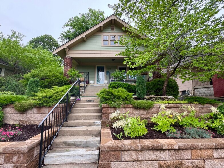 Primary Photo - 4615 Fairmount Ave