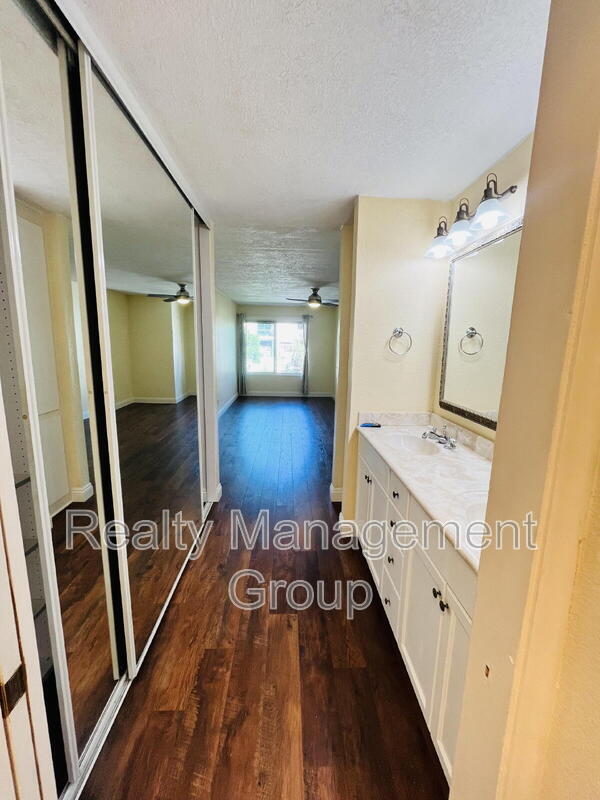 Building Photo - 7360 Park Ridge Blvd