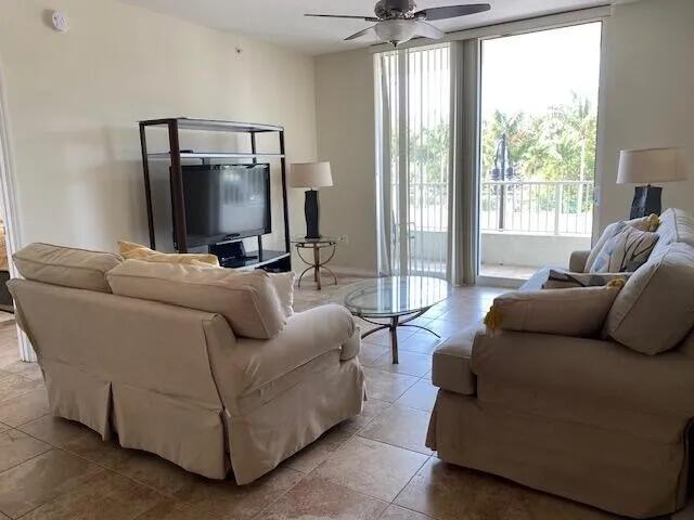 Building Photo - 700 E Boynton Beach Blvd