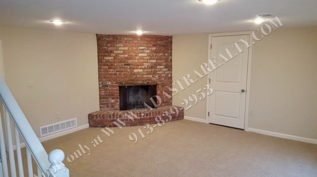 Building Photo - Remodeled 3 Bed 1 Bath Duplex in Overland ...