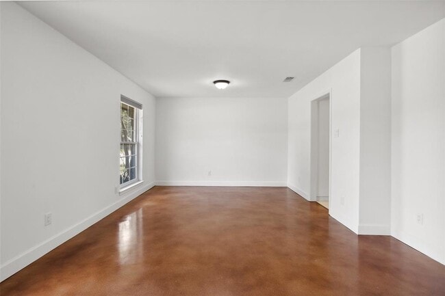 Building Photo - 7202 Squirrel Oak Cir