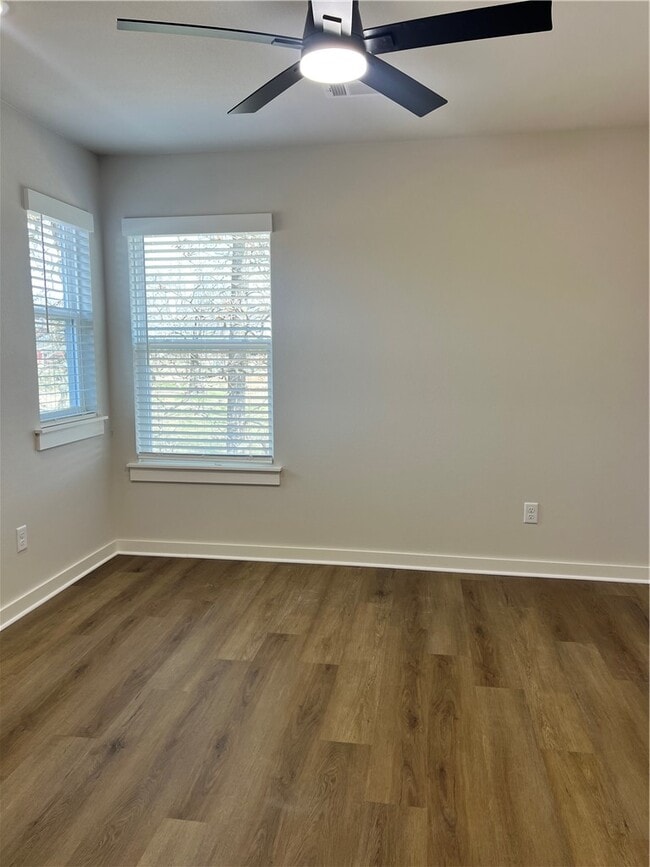 Building Photo - 570 Cosmos St